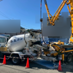 コンクリート打設中の写真