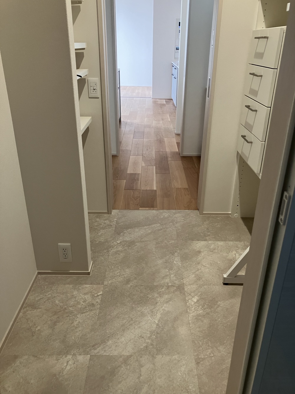 脱衣所からキッチンへの導線